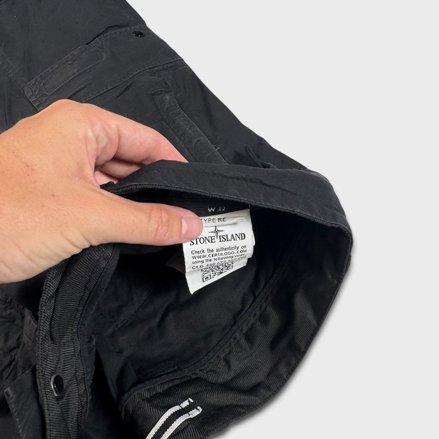 Stone Island Badge Cargo Shorts W32