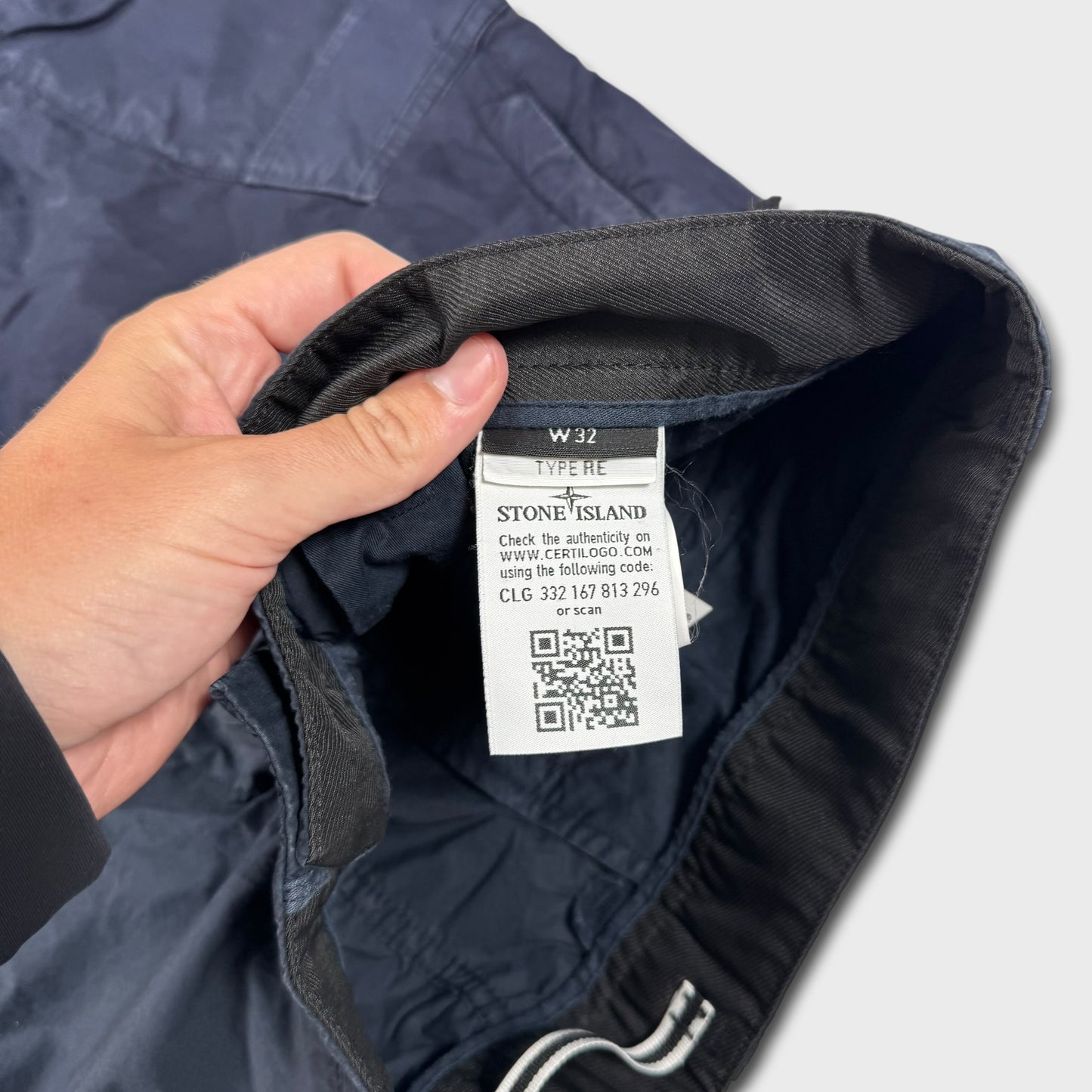 Stone Island Badge Cargo Shorts W32