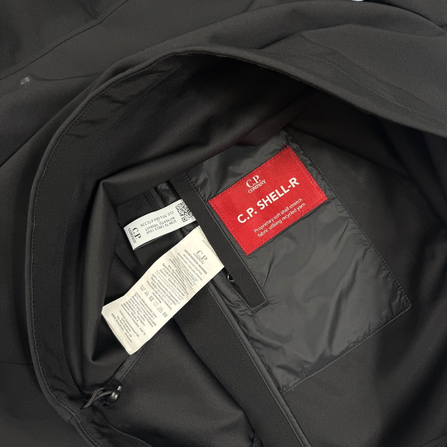 CP Company Black Goggle Soft Shell-R Jacket L