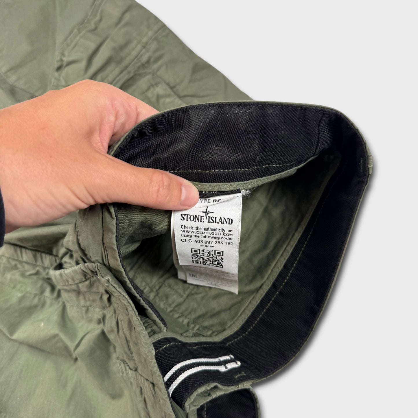 Stone Island Badge Cargo Shorts W32