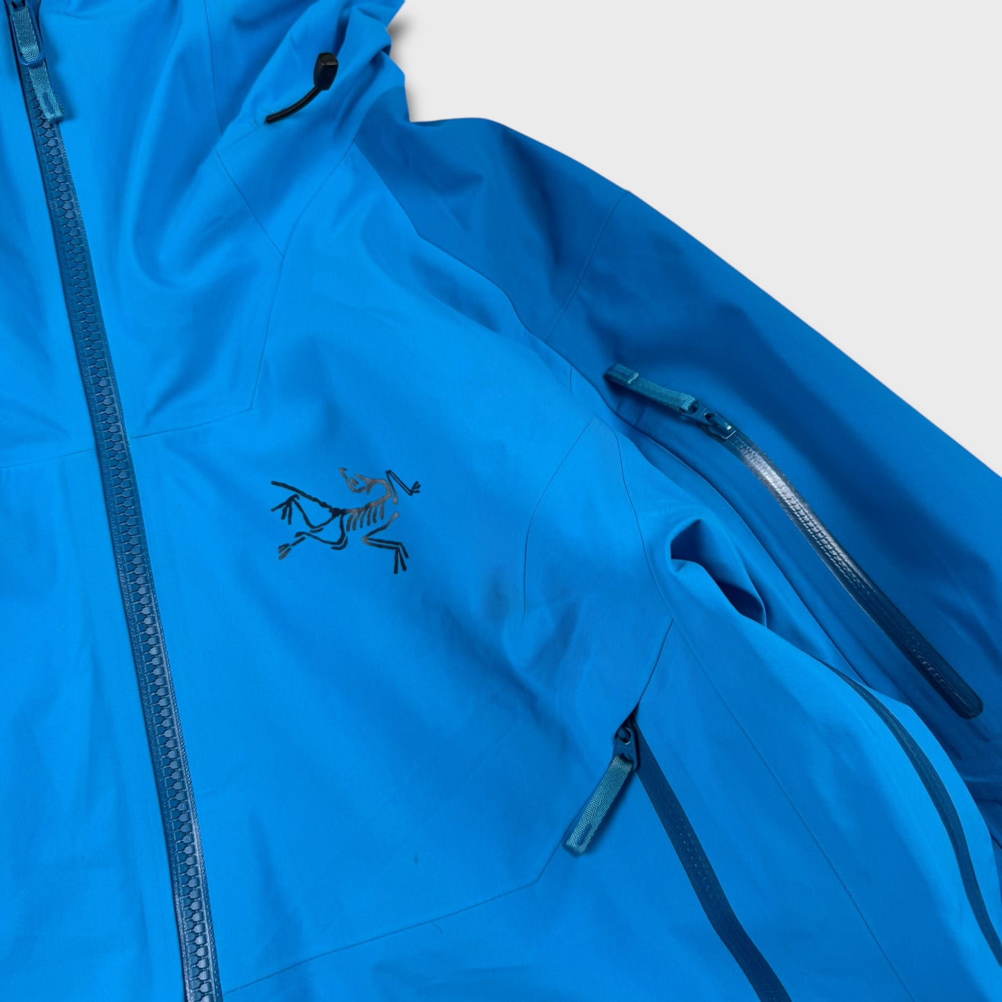 Arc’teryx Two-Tone Blue Goretex Jacket Women’s M