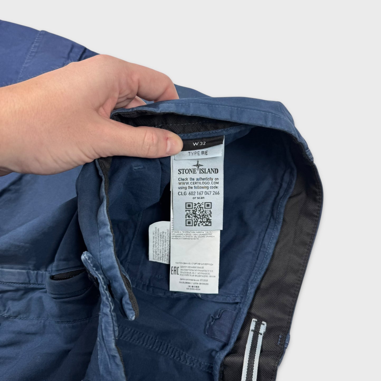 Stone Island Navy Tela Cargo Shorts W32